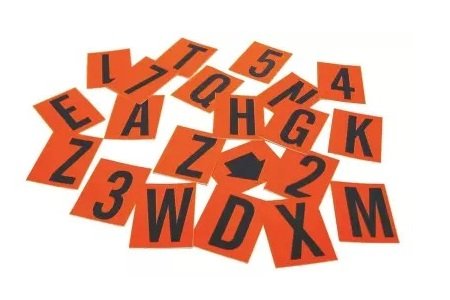 Sticker 'V' (zwart/oranje)